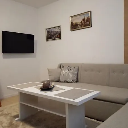 Apartmani Knezevic Ivisovo Greblje Exterior foto
